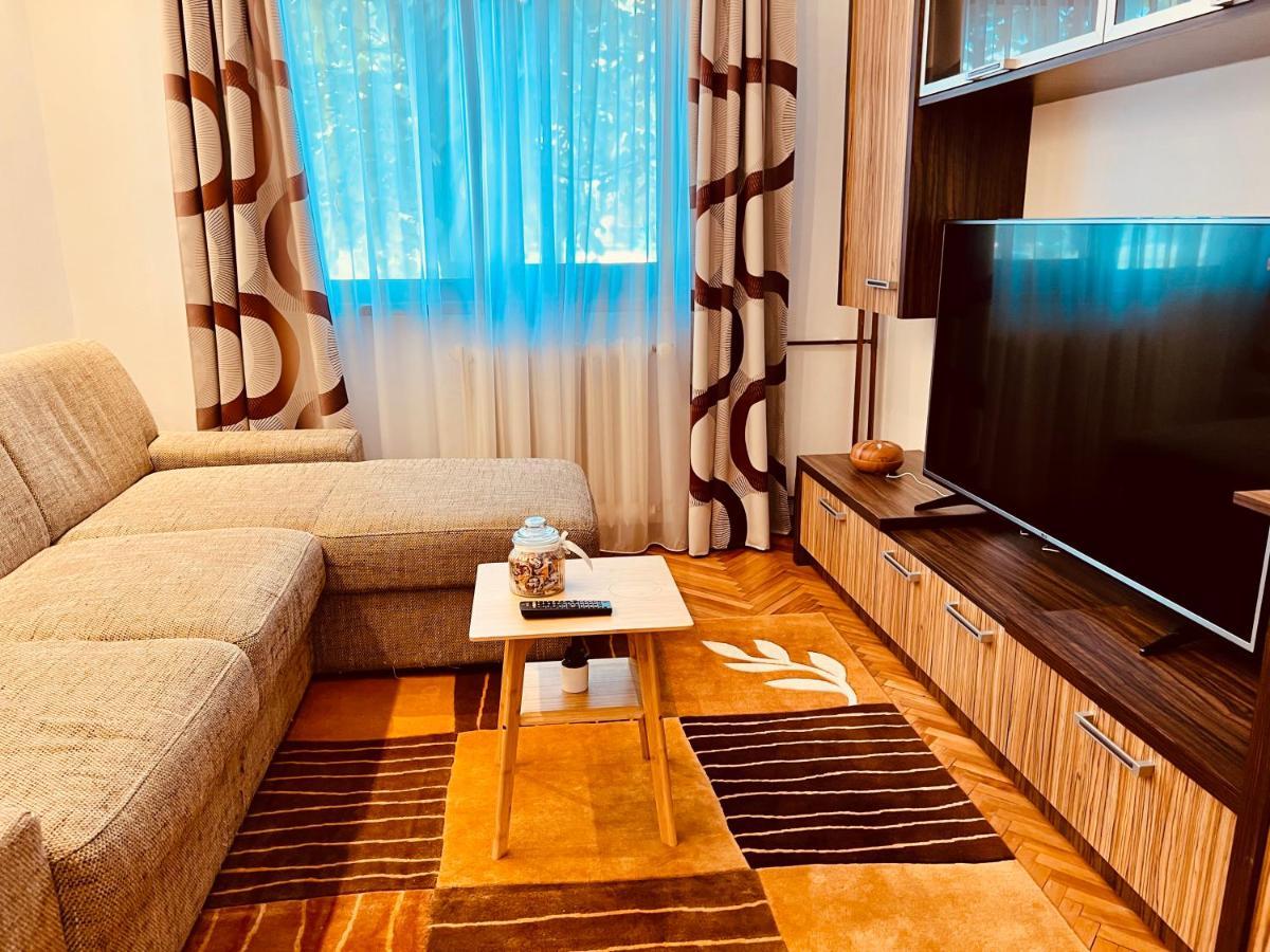 Adona Residence Oradea Buitenkant foto